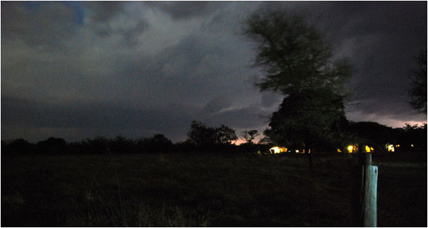 Il camp site by night