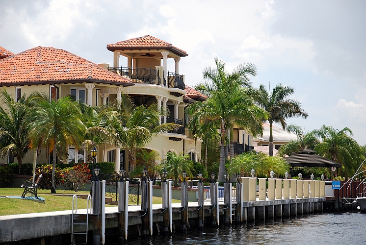 Fort Lauderdale, una villa lussuosa lungo l'intracoastal channel