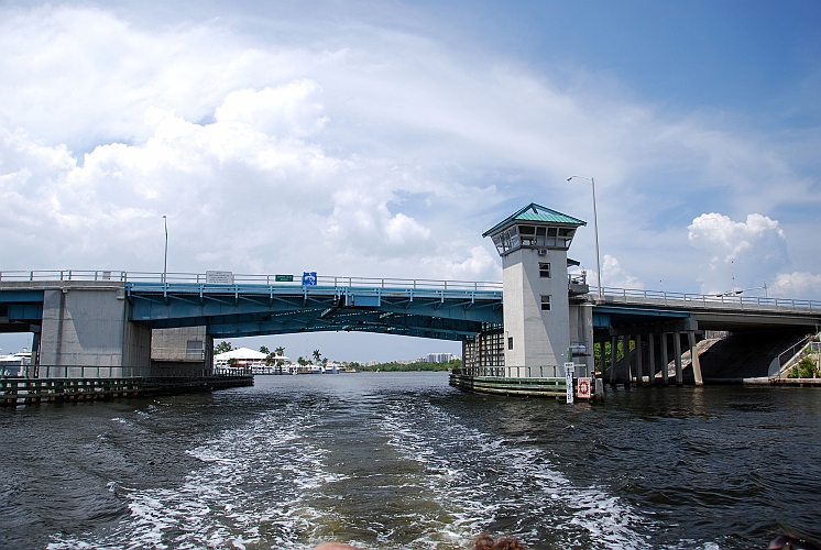 in navigazione lungo l'intracoastal channel