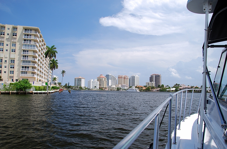 Fort Lauderdale, l'intracoastal channel,  in navigazione